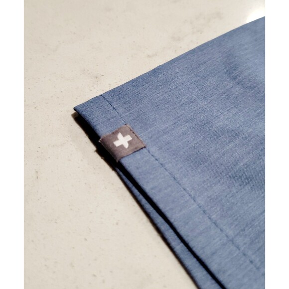 NWT FIGS Womens Casma Three Pocket Scrub Top Light Blue Size XL - Picture 8 of 10